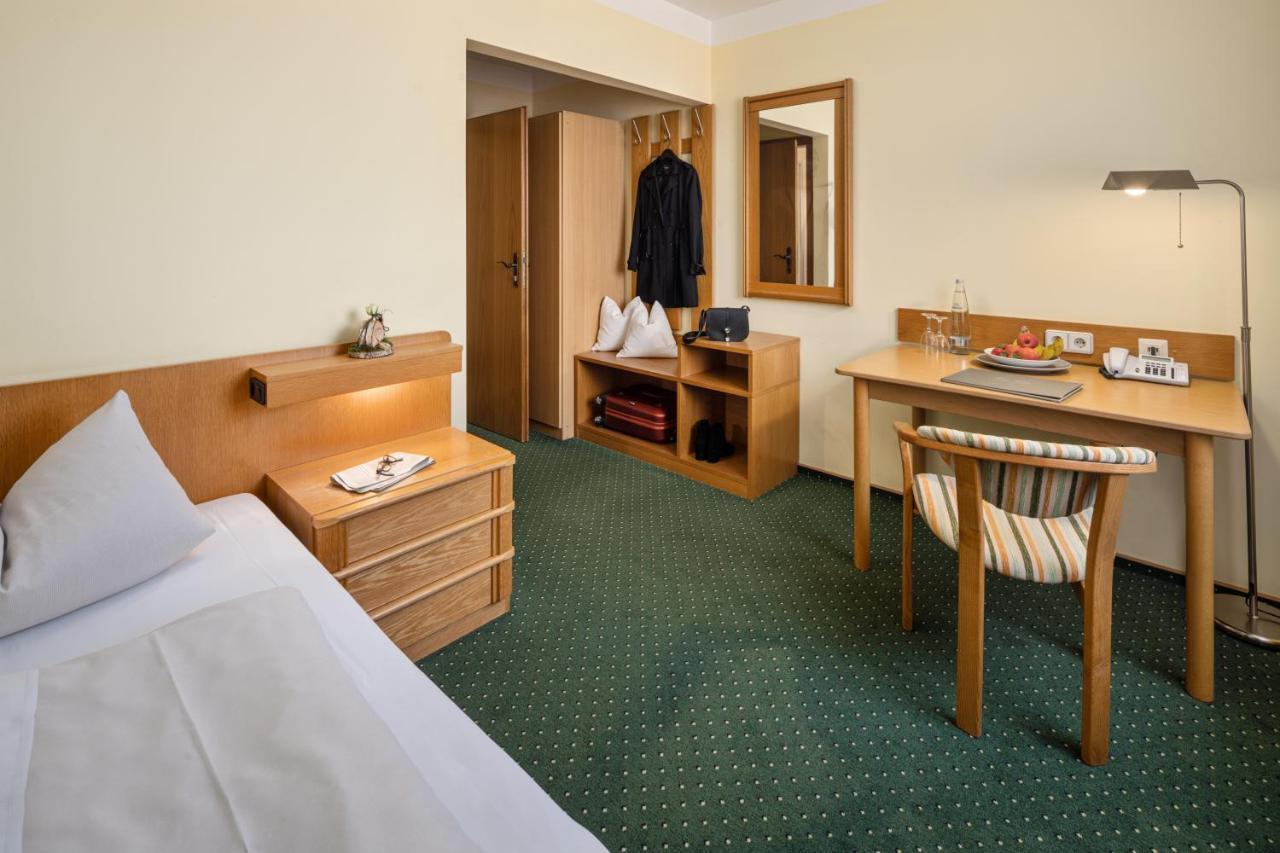 Hotel Zur Post Bad Abbach Ruang foto