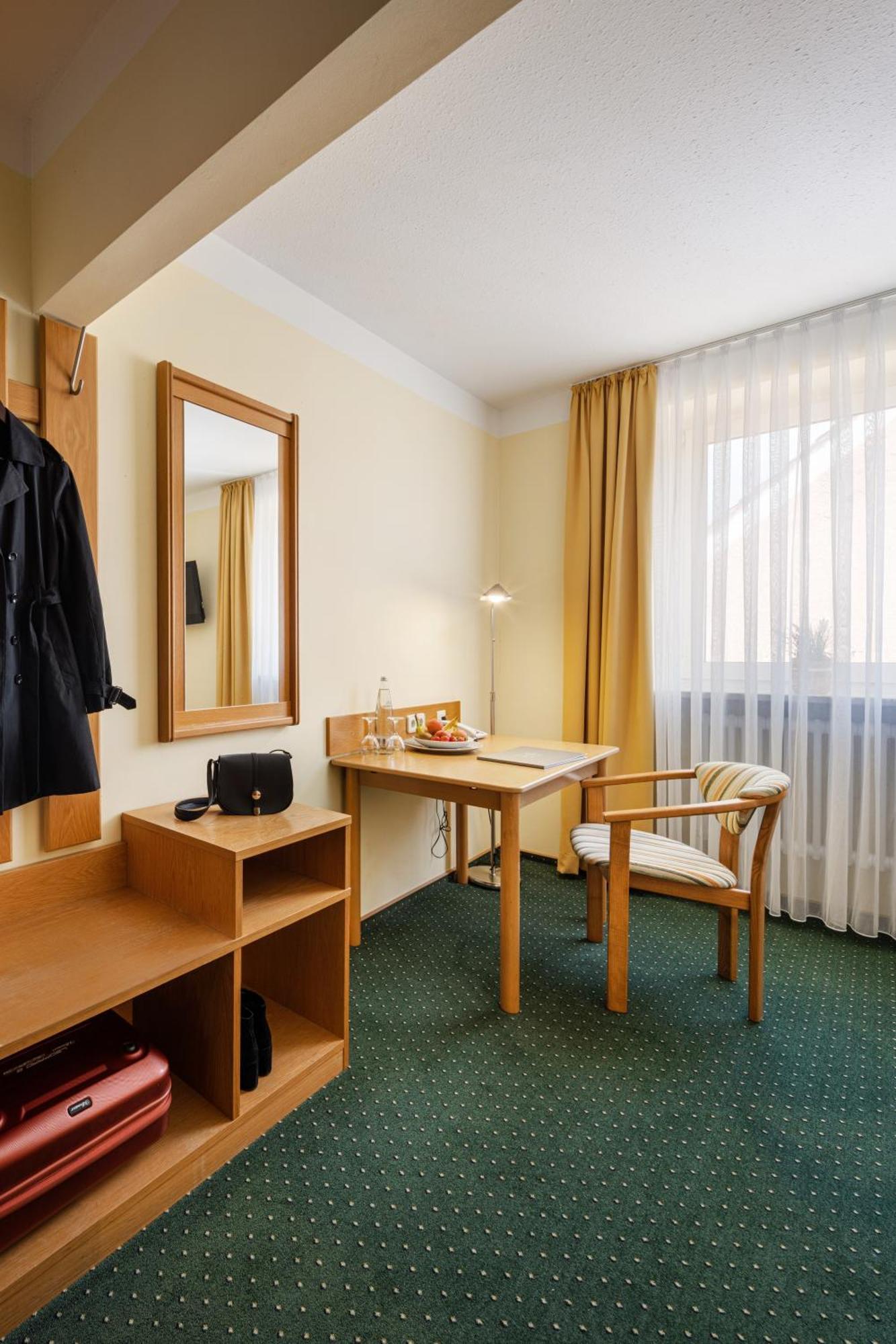 Hotel Zur Post Bad Abbach Ruang foto
